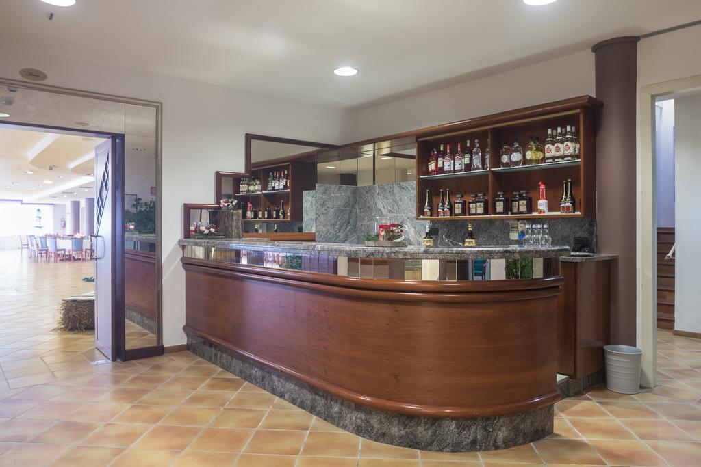 罗埃罗公园酒店 Sommariva Perno 外观 照片
